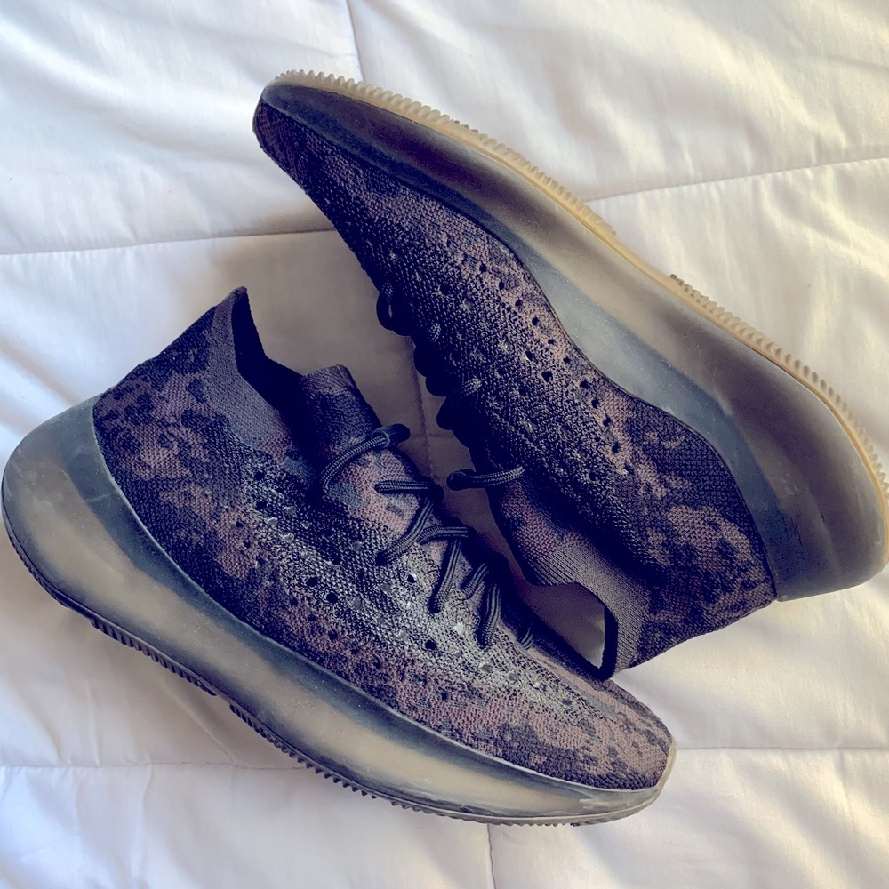Yeezy 380 “Onyx”